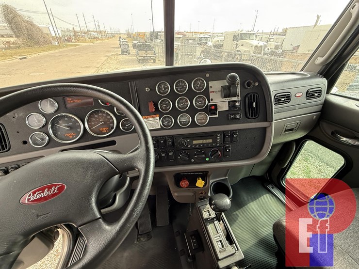 2014-peterbilt-388-image-17