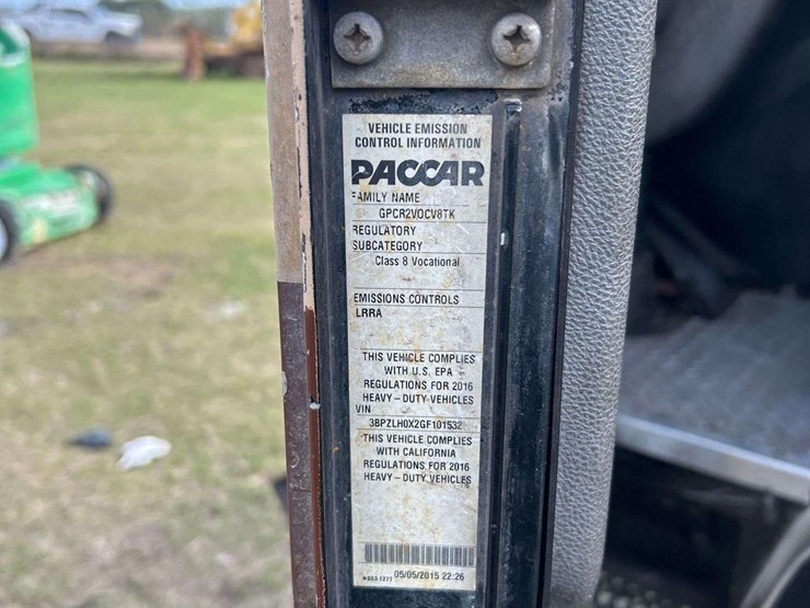 2018-peterbilt-320-image-5