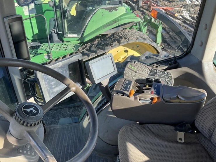 john-deere-8235r-image-21