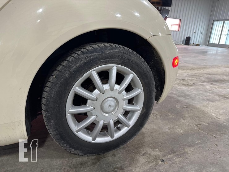 2005-volkswagen-beetle-image-18