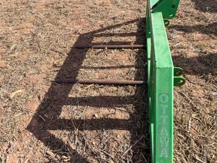 ottawa-3pt-bale-lift-image-3