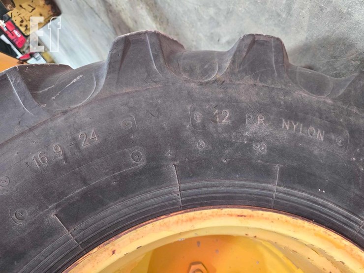 2004-volvo-g60-image-27