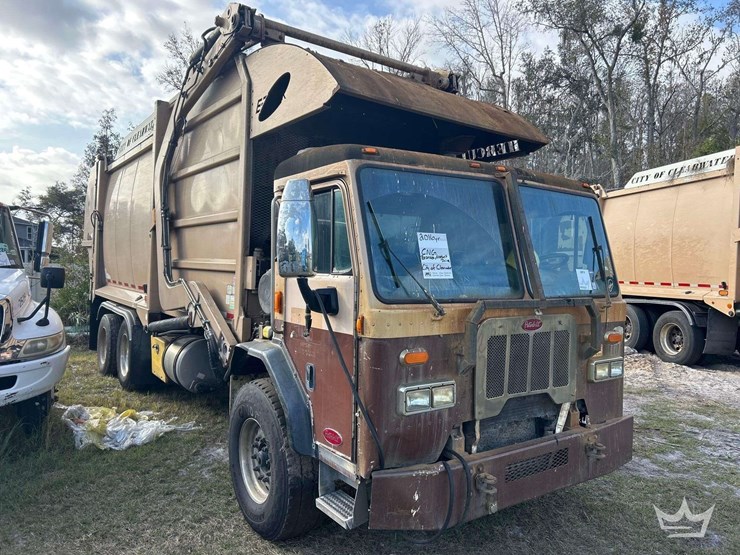 2016-peterbilt-320-image-2