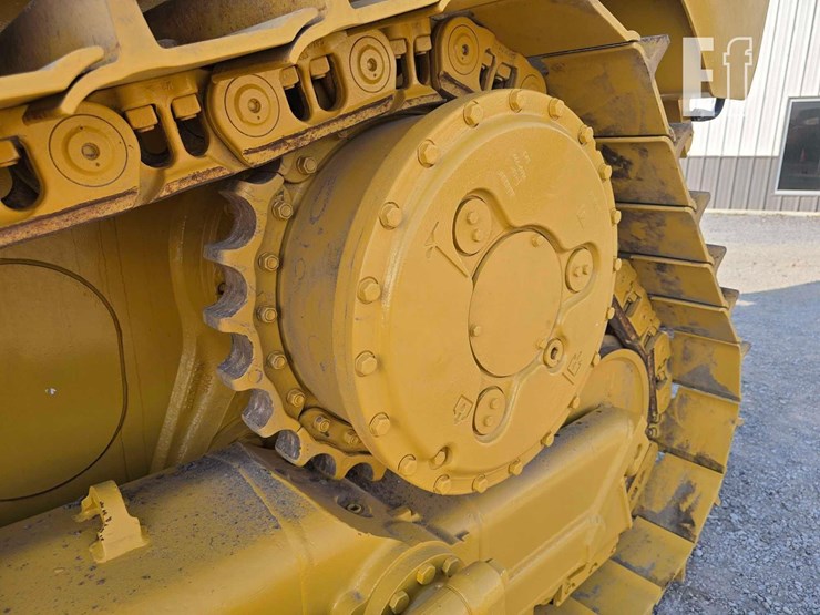 2020-caterpillar-d6-image-22
