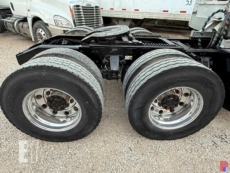 2007-peterbilt-379-image-9