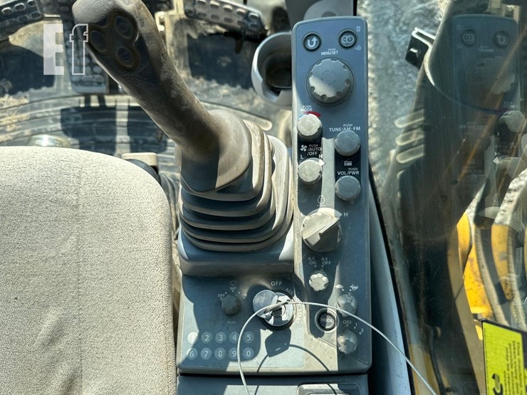 2018-deere-350g-lc-image-22