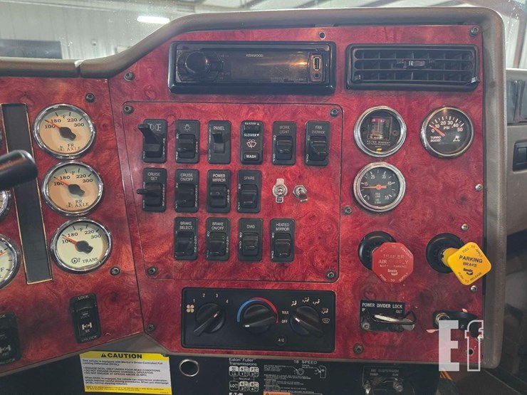 2004-international-paystar-5900-image-30