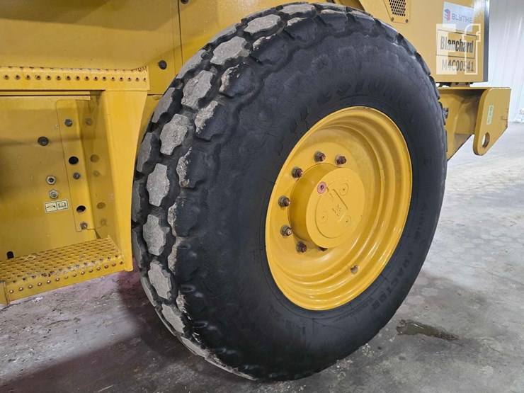 2013-caterpillar-cs44-image-14