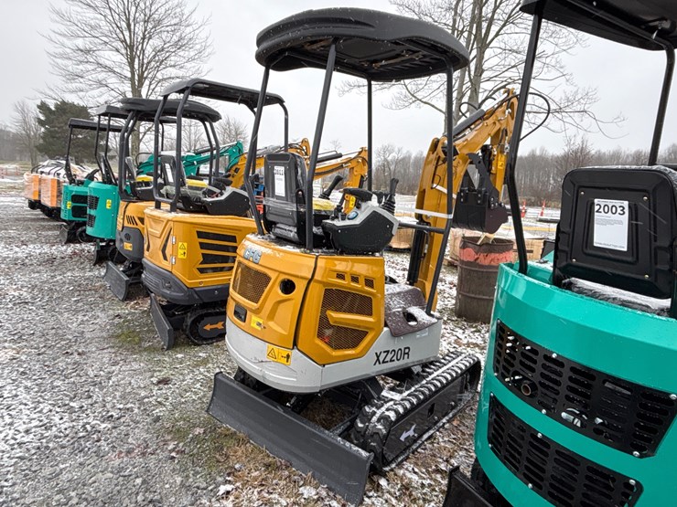 #2011-•-unused-xz20r-mini-excavator-image-5