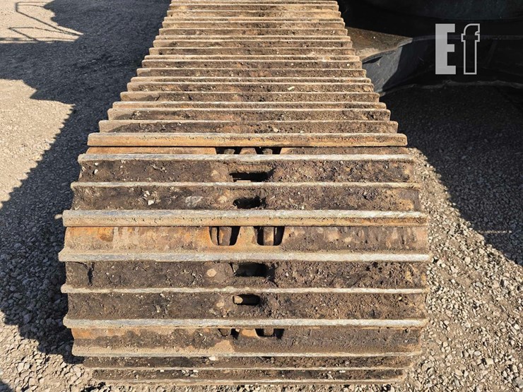 2020-caterpillar-323-image-18