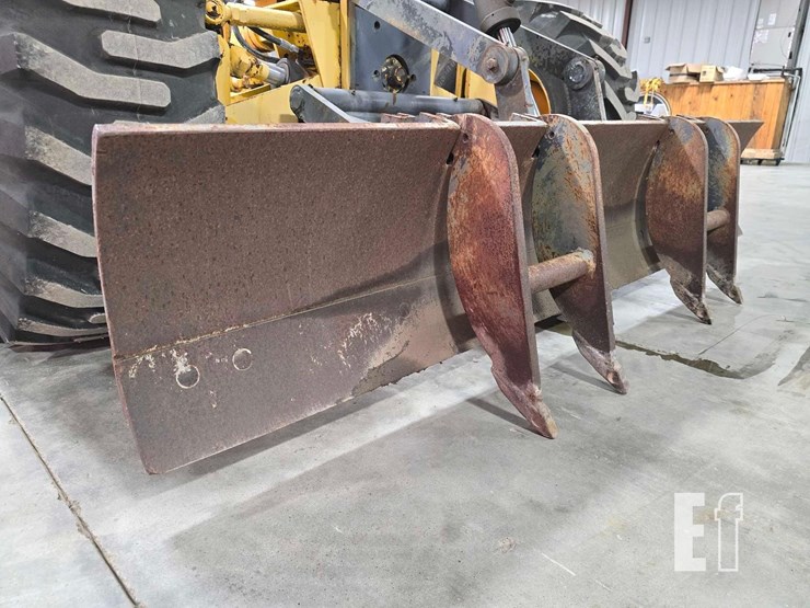 2004-volvo-g60-image-10