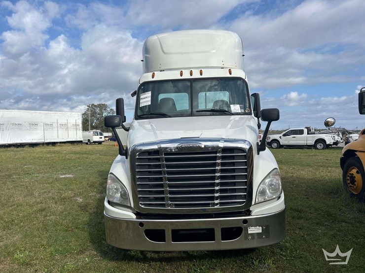 2016-freightliner-cascadia-125-image-29