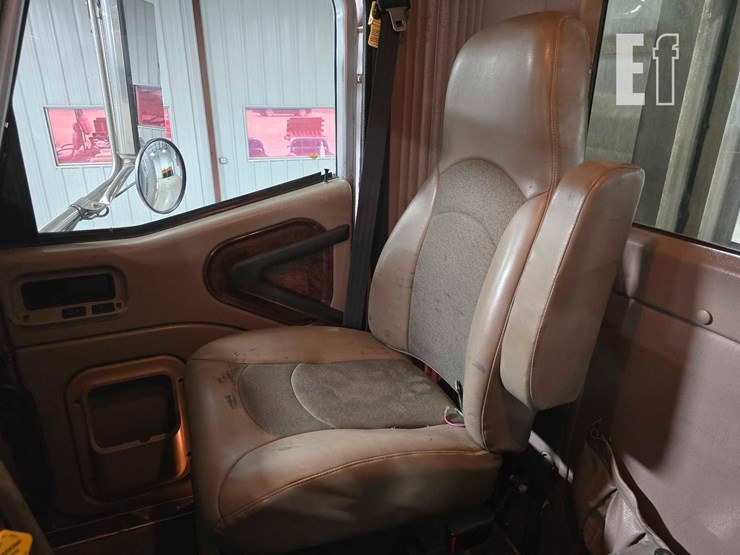 2004-international-paystar-5900-image-28