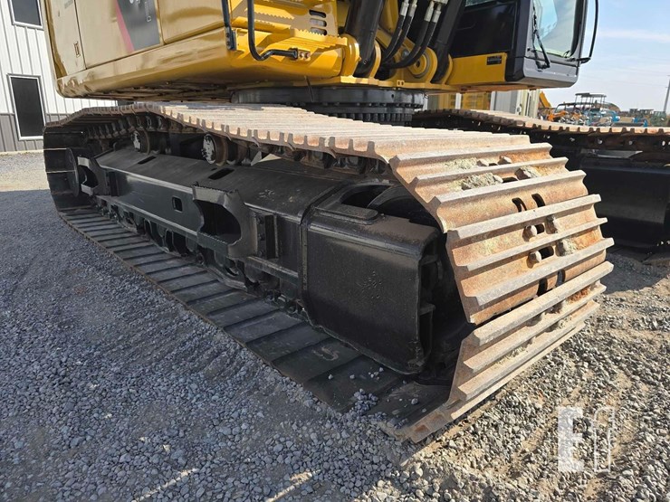 2016-caterpillar-349fl-image-23