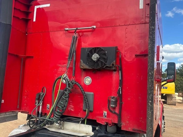 2016-peterbilt-579-image-14