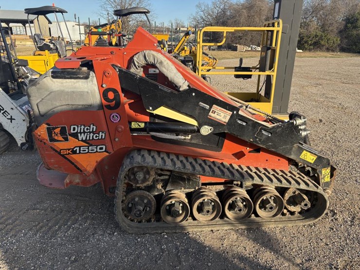 2019-ditch-witch-sk1550-image-2