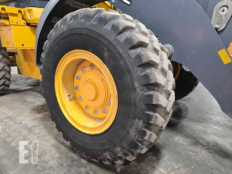 2022-deere-444-p-tier-image-32