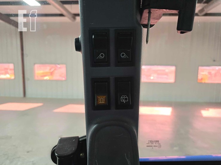 new-holland-tl100a-image-30