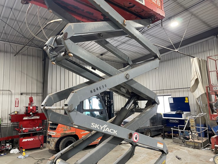 2014-skyjack-sjiii3219-image-25