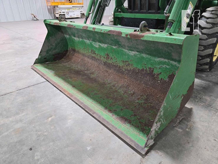 john-deere-3320-image-9