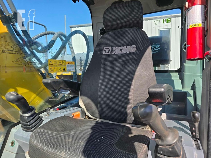 2023-xcmg-xe210u-image-13