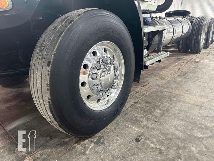 2012-mack-granite-gu813-image-22