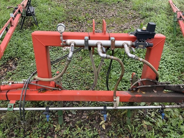 (offsite)-rears-30'-3-pt-folding-spray-boom-image-8