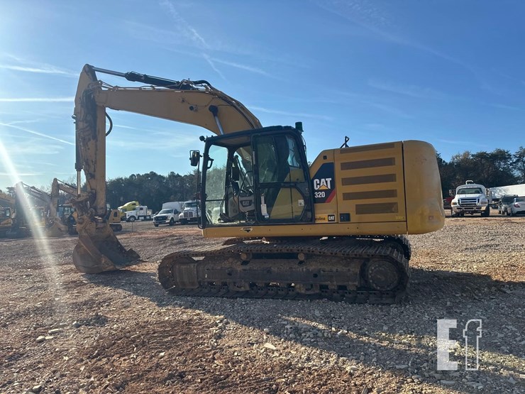 2018-caterpillar-320-image-5