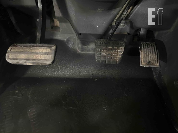 2012-mack-granite-gu813-image-12