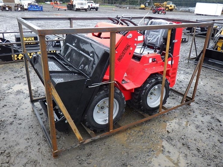 2025-agt-sda-140w-skid-steer-loader-image-1