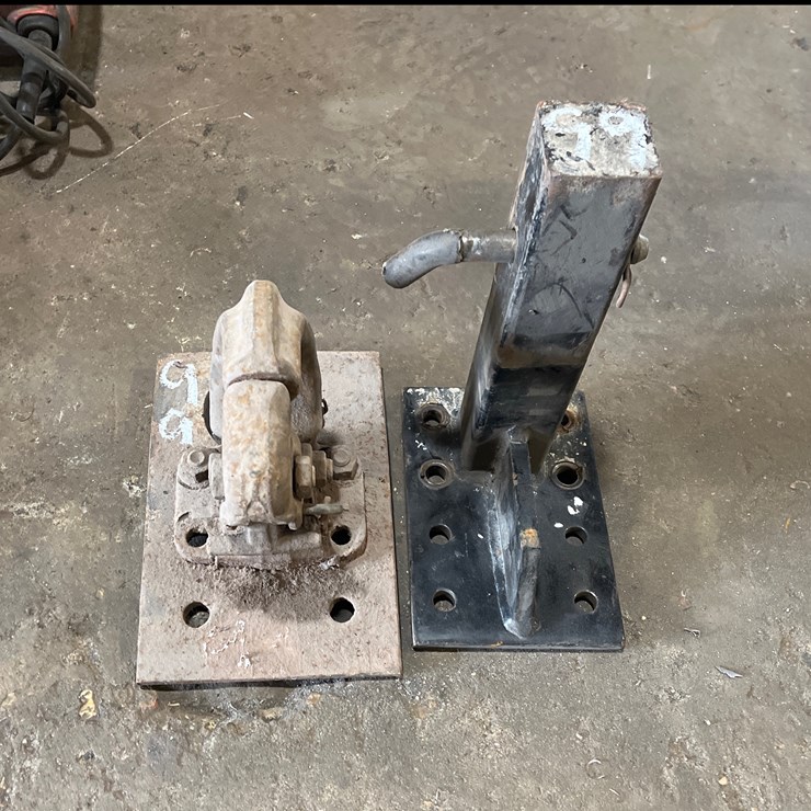 #99 • LOT OF 2 HITCHES