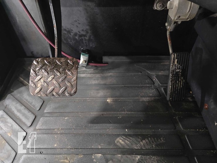 2015-caterpillar-tl642c-image-13