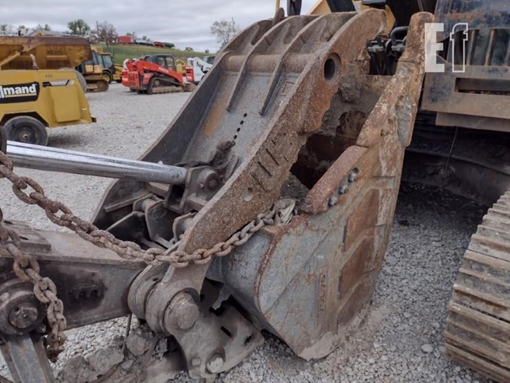 2015-volvo-ec220e-lr-image-21