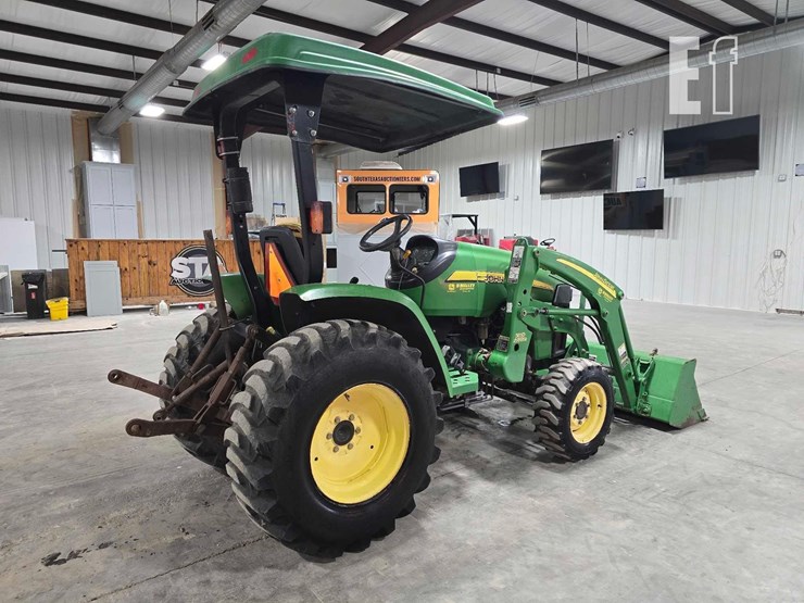 john-deere-3320-image-3