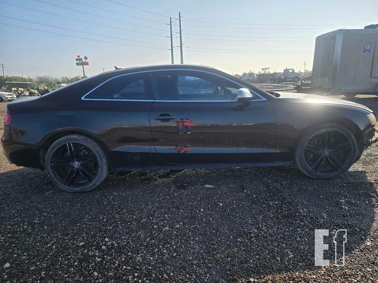 2010-audi-s5-image-7