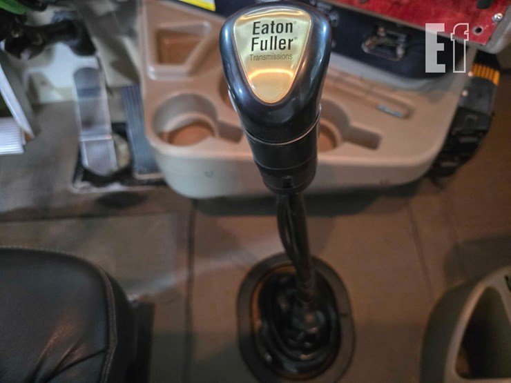 2004-international-paystar-5900-image-32