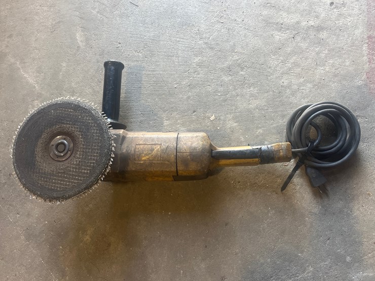 #22-•-dewalt-dw474-angle-grinder-image-3