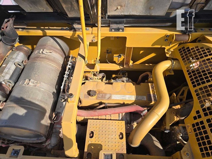 2016-caterpillar-349fl-image-27