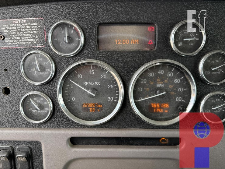 2014-peterbilt-388-image-18