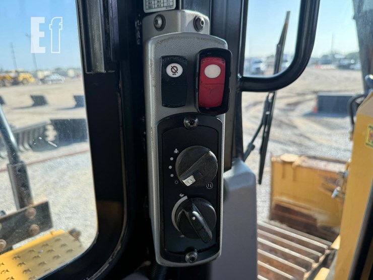2019-caterpillar-d6t-xw-image-12