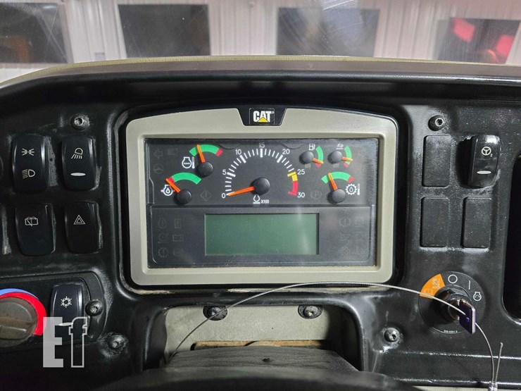 2015-caterpillar-745c-image-12