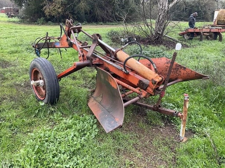 (offsite)-yonkers-johnson-400a-pull-v-ditcher-image-3