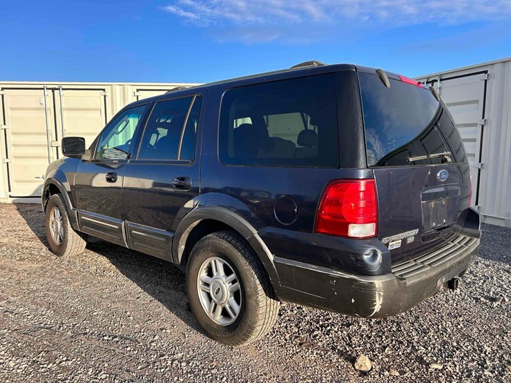 2004-ford-expedition-image-3