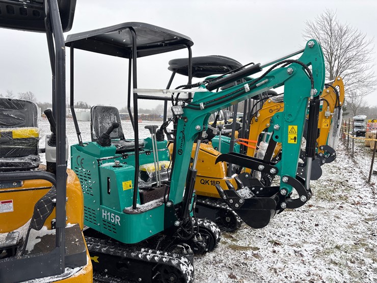 #2004-•-unused-h15r-mini-excavator-image-5