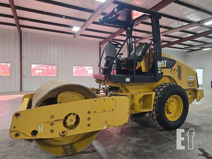 2013-caterpillar-cs44-image-1