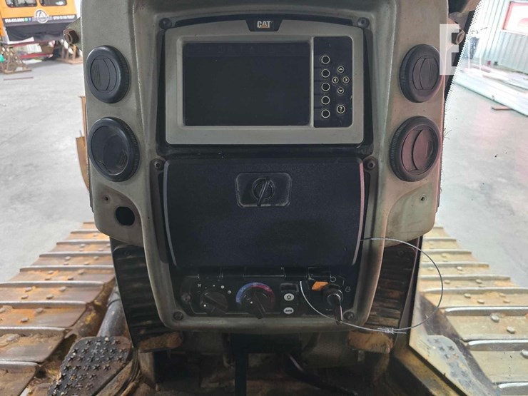 2016-caterpillar-d6n-lgp-image-19