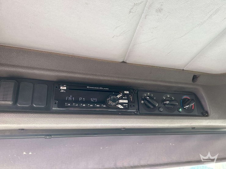 2018-peterbilt-320-image-19