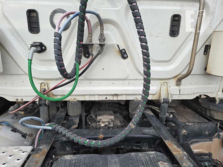 2018-freightliner-cascadia-113-image-18