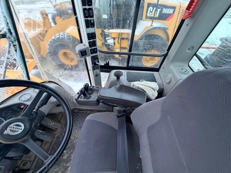 2017-volvo-l110h-image-16