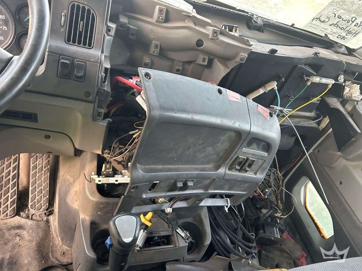 1999-sterling-l9513-image-12